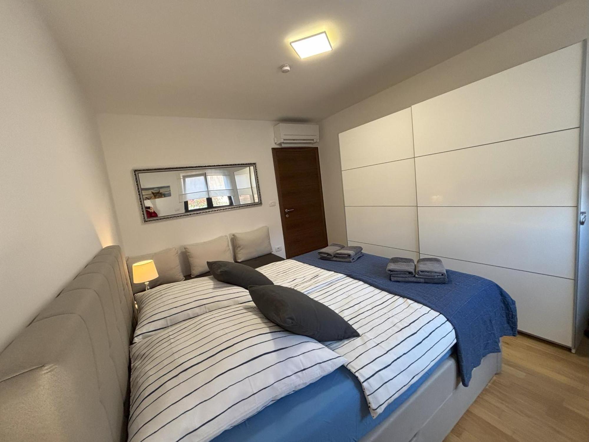 Punta Mary House With Apartment Umag Kültér fotó
